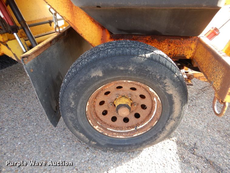 image for item LU9565 2010 Superior Broom DT80-J broom