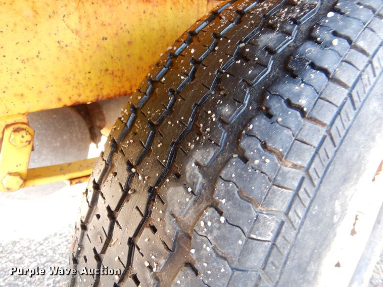 image for item LU9565 2010 Superior Broom DT80-J broom