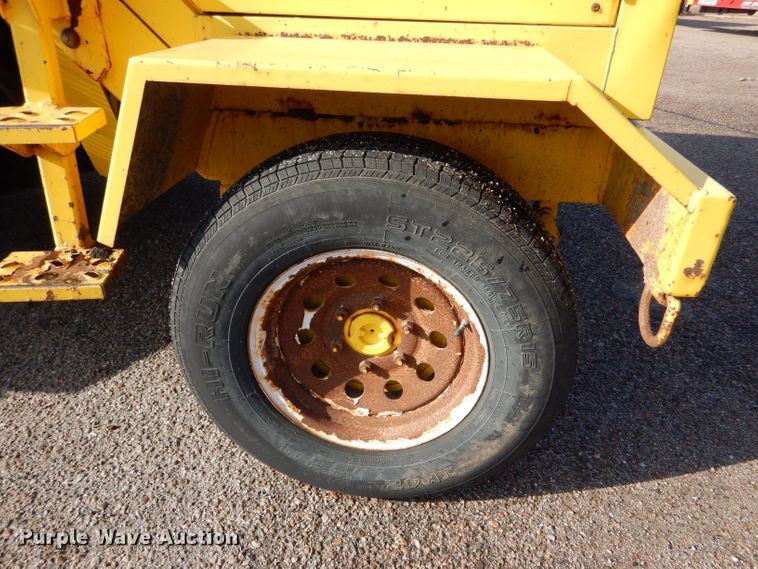 image for item LU9565 2010 Superior Broom DT80-J broom