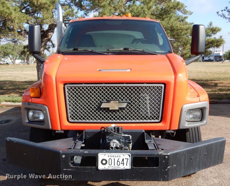 image for item LU9566 2005 Chevrolet C7500  oil distributor truck