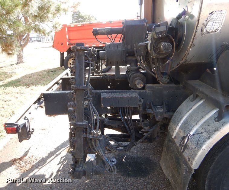 image for item LU9566 2005 Chevrolet C7500  oil distributor truck