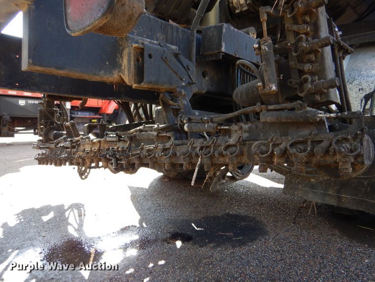 image for item LU9566 2005 Chevrolet C7500  oil distributor truck