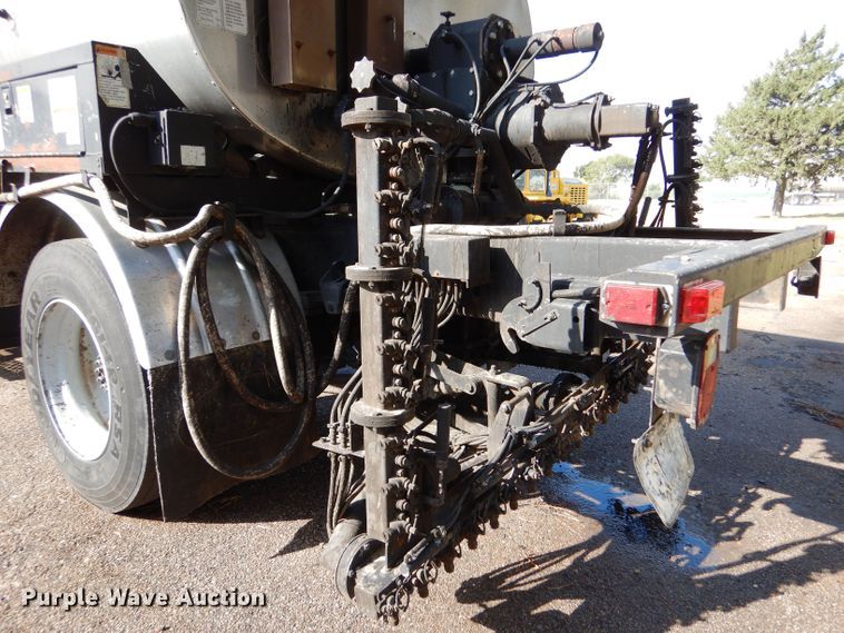 image for item LU9566 2005 Chevrolet C7500  oil distributor truck