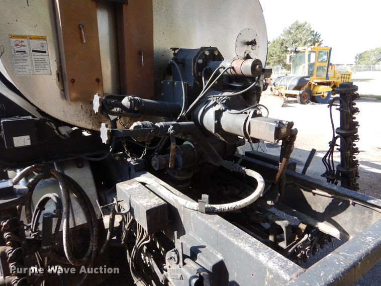 image for item LU9566 2005 Chevrolet C7500  oil distributor truck