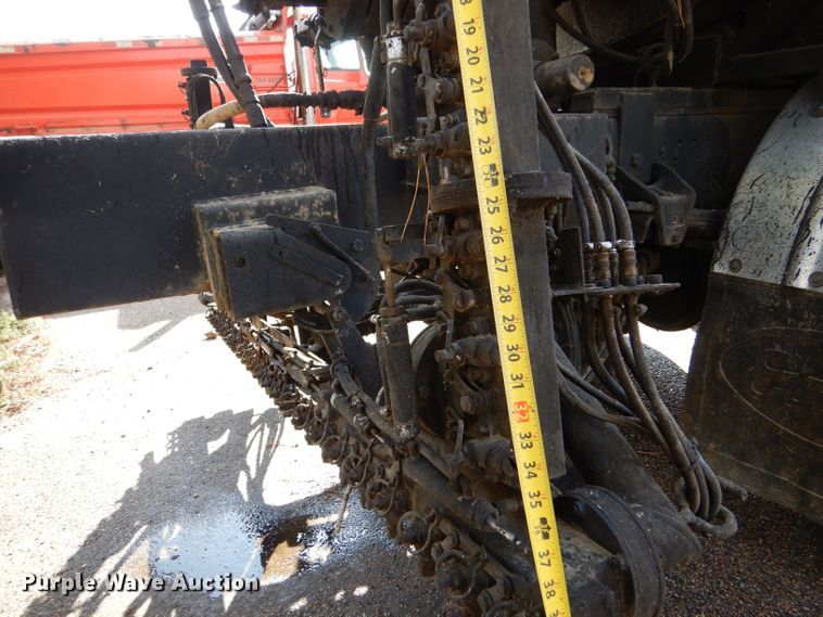 image for item LU9566 2005 Chevrolet C7500  oil distributor truck