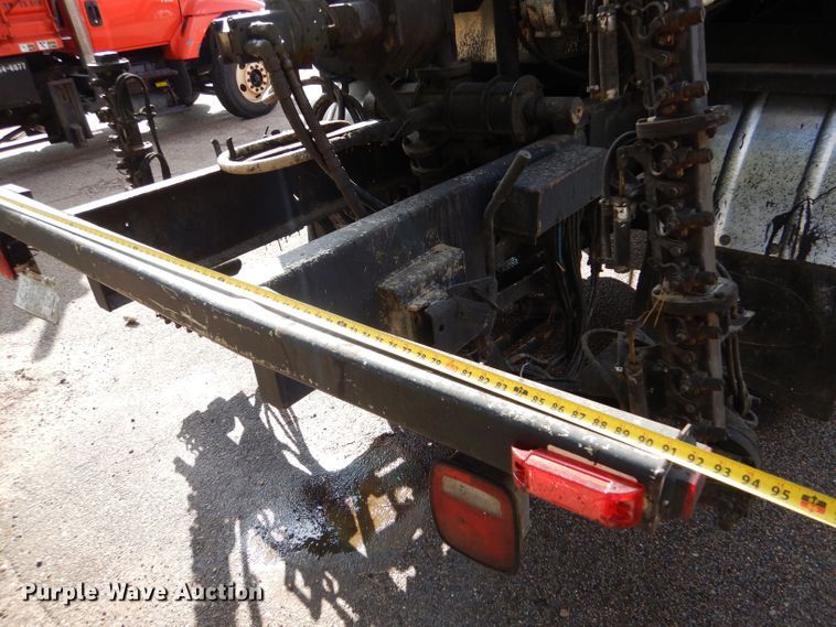 image for item LU9566 2005 Chevrolet C7500  oil distributor truck