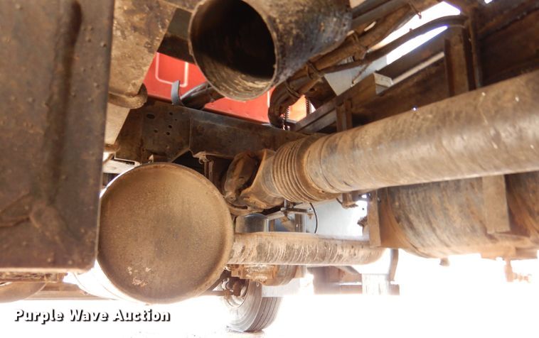 image for item LU9566 2005 Chevrolet C7500  oil distributor truck