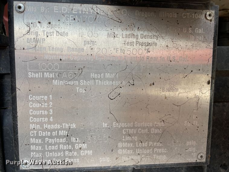 image for item LU9566 2005 Chevrolet C7500  oil distributor truck