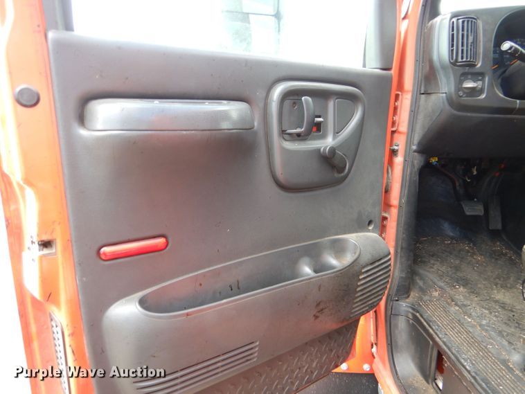 image for item LU9566 2005 Chevrolet C7500  oil distributor truck