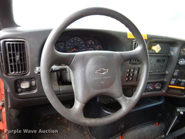 image for item LU9566 2005 Chevrolet C7500  oil distributor truck