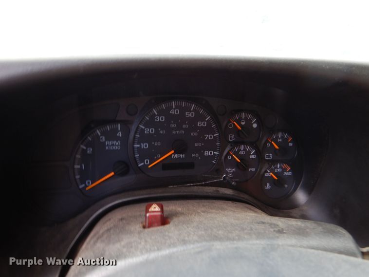 image for item LU9566 2005 Chevrolet C7500  oil distributor truck