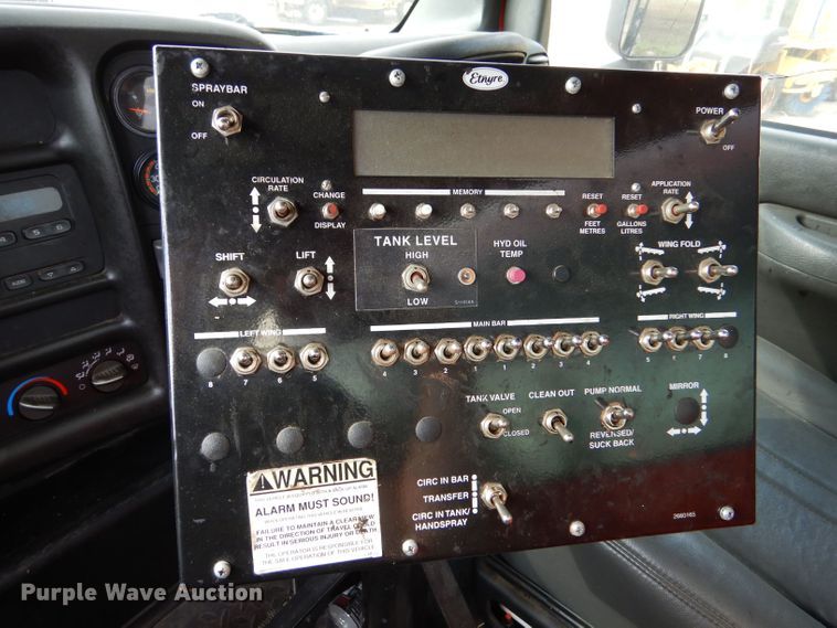 image for item LU9566 2005 Chevrolet C7500  oil distributor truck