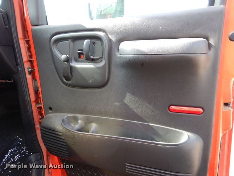 image for item LU9566 2005 Chevrolet C7500  oil distributor truck