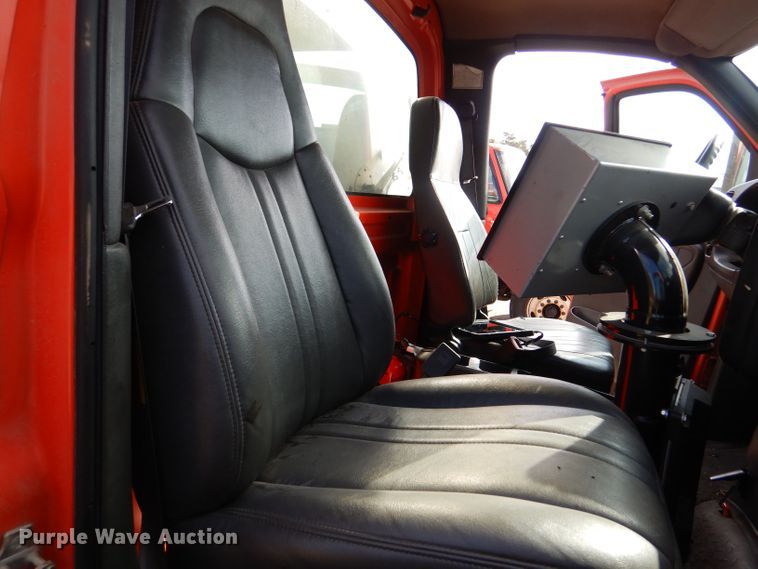 image for item LU9566 2005 Chevrolet C7500  oil distributor truck