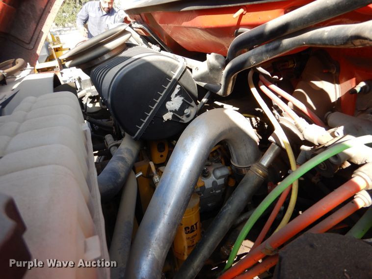 image for item LU9566 2005 Chevrolet C7500  oil distributor truck