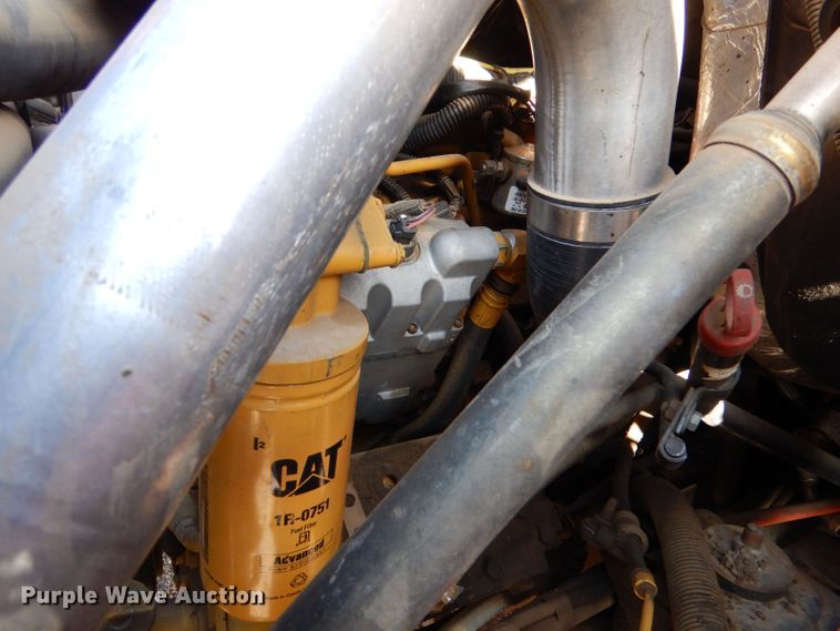 image for item LU9566 2005 Chevrolet C7500  oil distributor truck