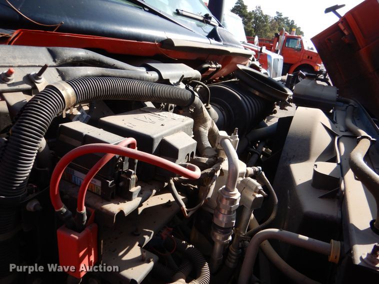 image for item LU9566 2005 Chevrolet C7500  oil distributor truck