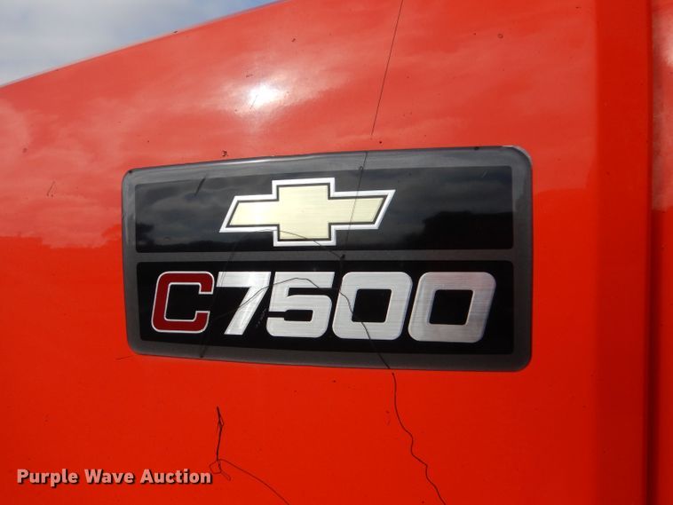 image for item LU9566 2005 Chevrolet C7500  oil distributor truck