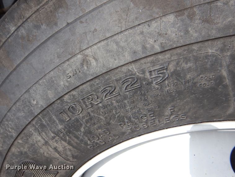 image for item LU9566 2005 Chevrolet C7500  oil distributor truck