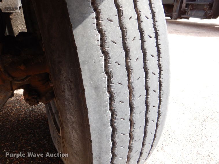 image for item LU9566 2005 Chevrolet C7500  oil distributor truck