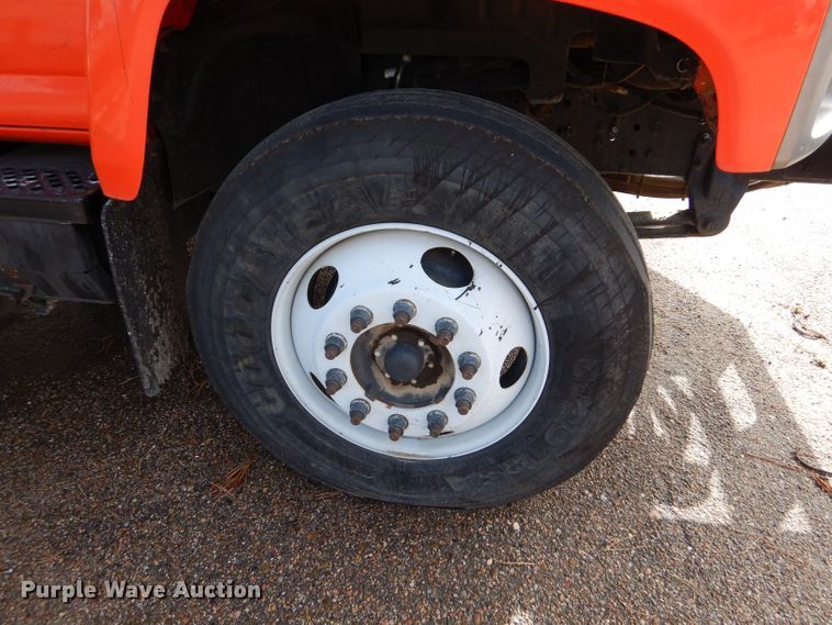 image for item LU9566 2005 Chevrolet C7500  oil distributor truck