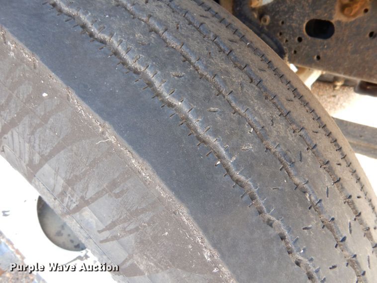 image for item LU9566 2005 Chevrolet C7500  oil distributor truck