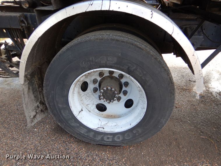 image for item LU9566 2005 Chevrolet C7500  oil distributor truck