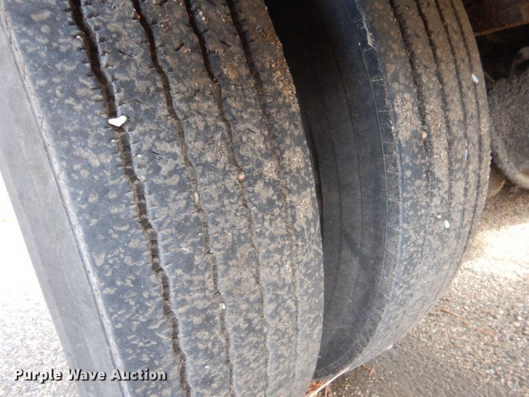 image for item LU9566 2005 Chevrolet C7500  oil distributor truck