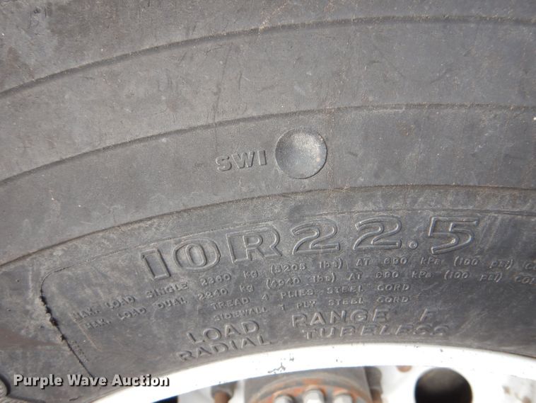 image for item LU9566 2005 Chevrolet C7500  oil distributor truck