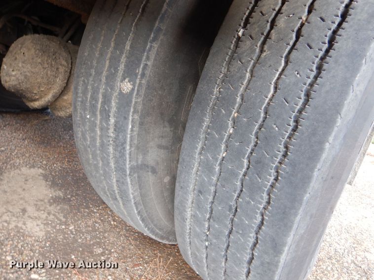 image for item LU9566 2005 Chevrolet C7500  oil distributor truck