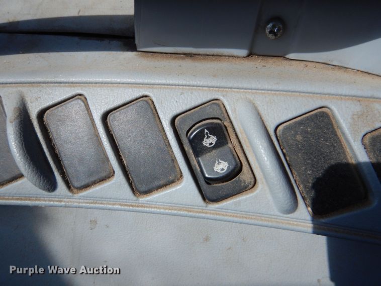 image for item LU9567 2009 New Holland T6020  MFWD tractor