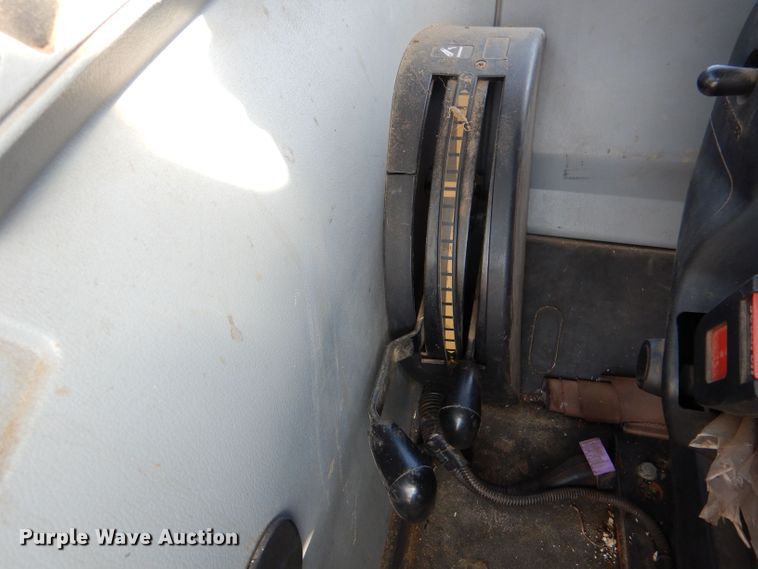 image for item LU9567 2009 New Holland T6020  MFWD tractor