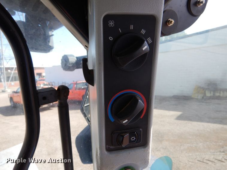 image for item LU9567 2009 New Holland T6020  MFWD tractor