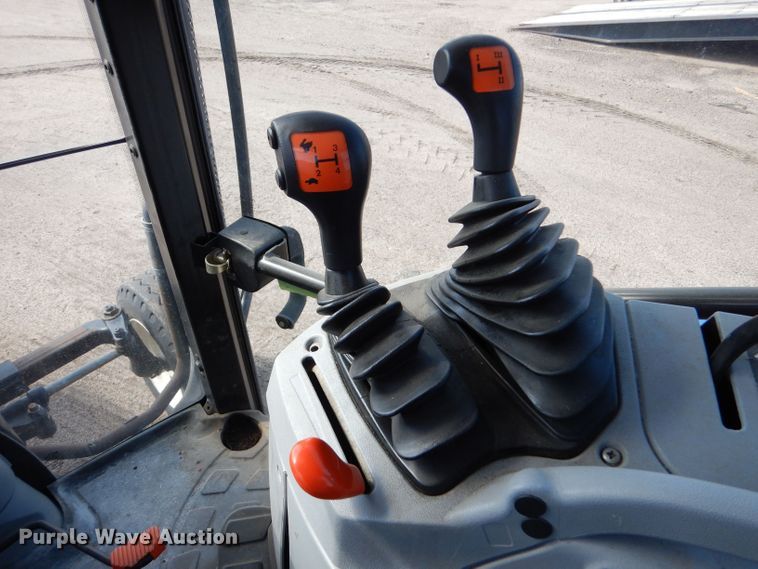 image for item LU9568 2009 New Holland T6020  tractor