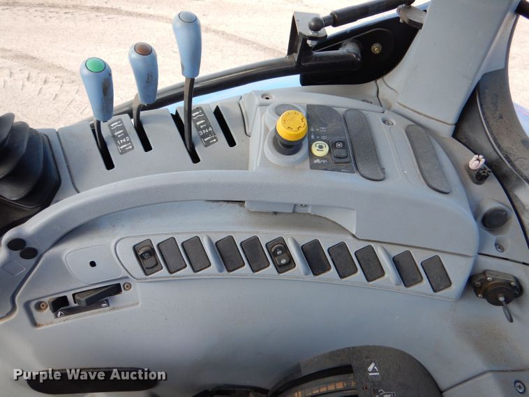 image for item LU9568 2009 New Holland T6020  tractor