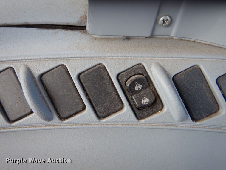 image for item LU9568 2009 New Holland T6020  tractor