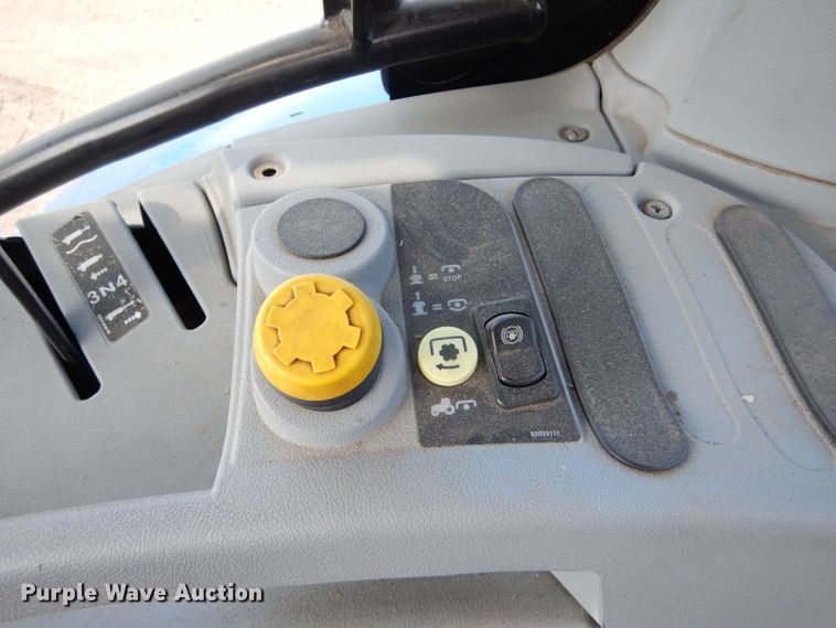 image for item LU9568 2009 New Holland T6020  tractor