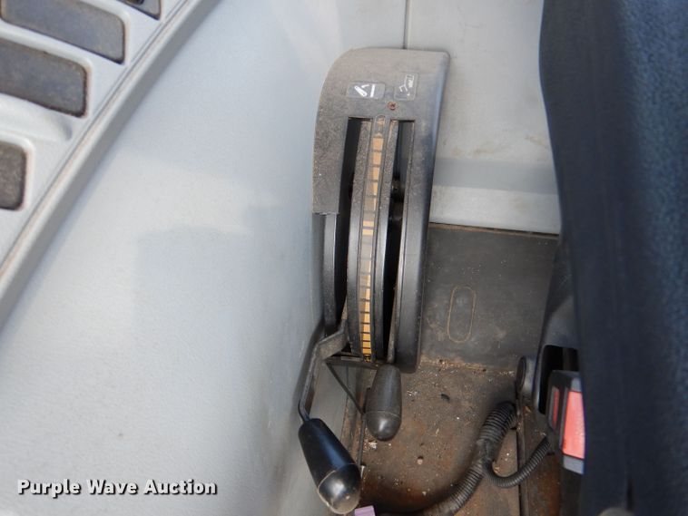 image for item LU9568 2009 New Holland T6020  tractor