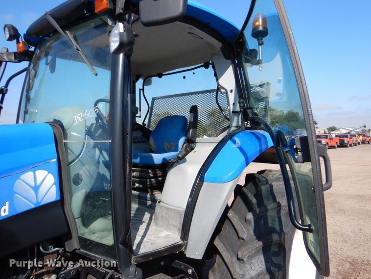 image for item LU9569 2009 New Holland T6020  tractor