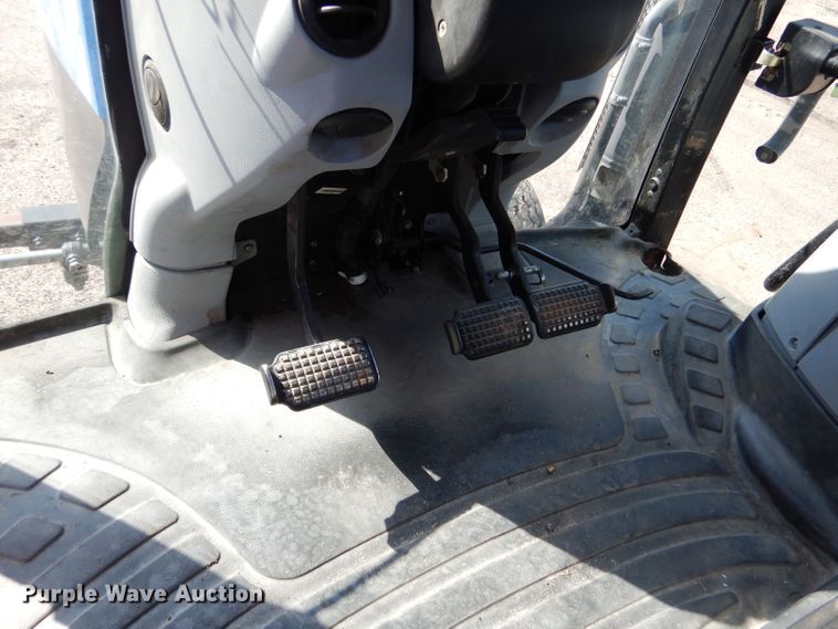 image for item LU9569 2009 New Holland T6020  tractor