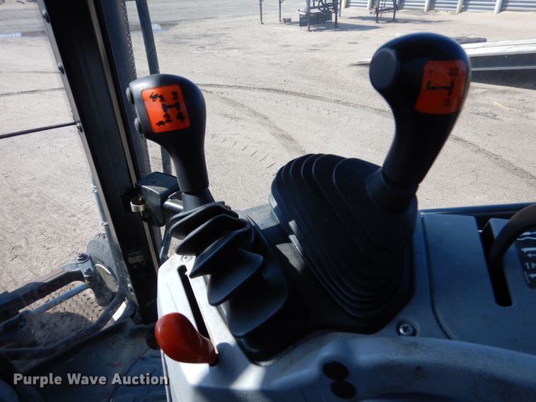 image for item LU9569 2009 New Holland T6020  tractor