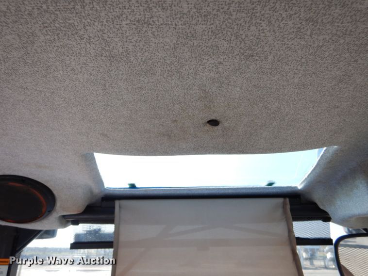 image for item LU9569 2009 New Holland T6020  tractor