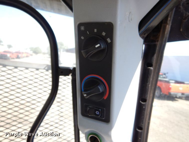 image for item LU9569 2009 New Holland T6020  tractor