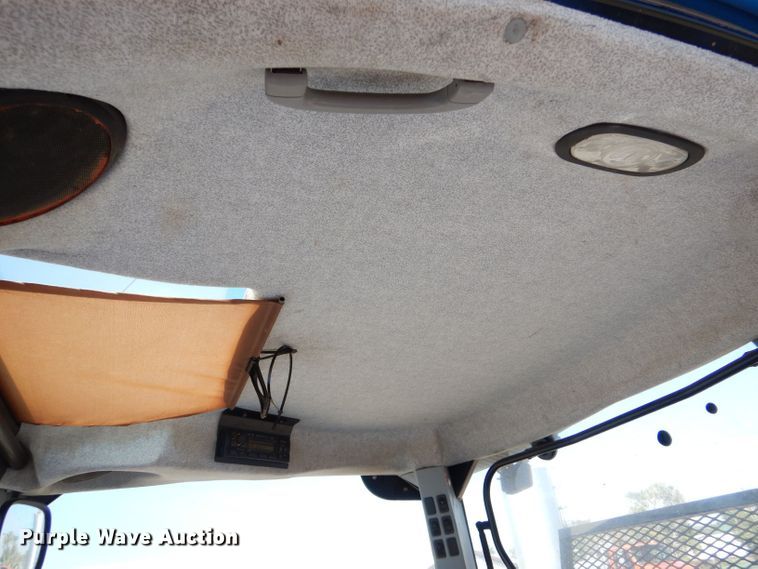 image for item LU9569 2009 New Holland T6020  tractor