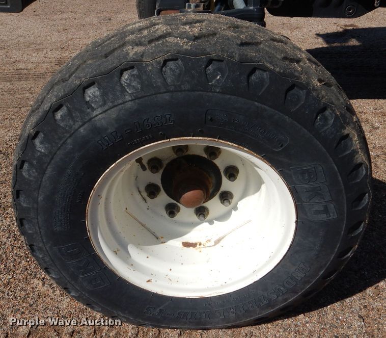 image for item LU9569 2009 New Holland T6020  tractor