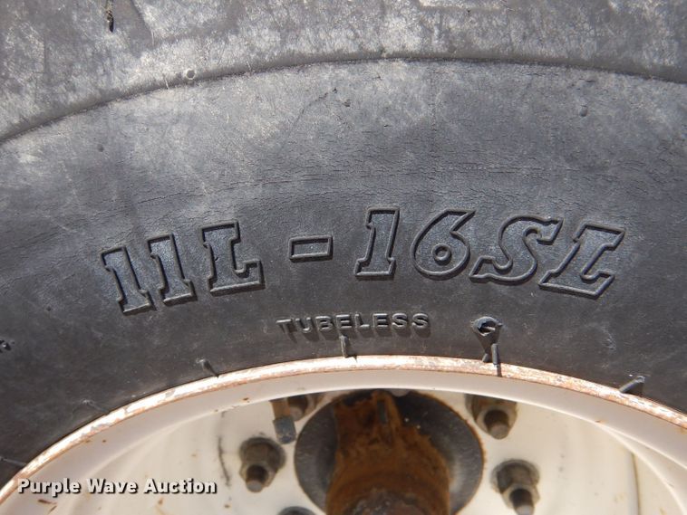 image for item LU9569 2009 New Holland T6020  tractor