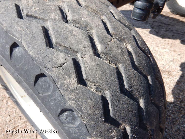 image for item LU9569 2009 New Holland T6020  tractor