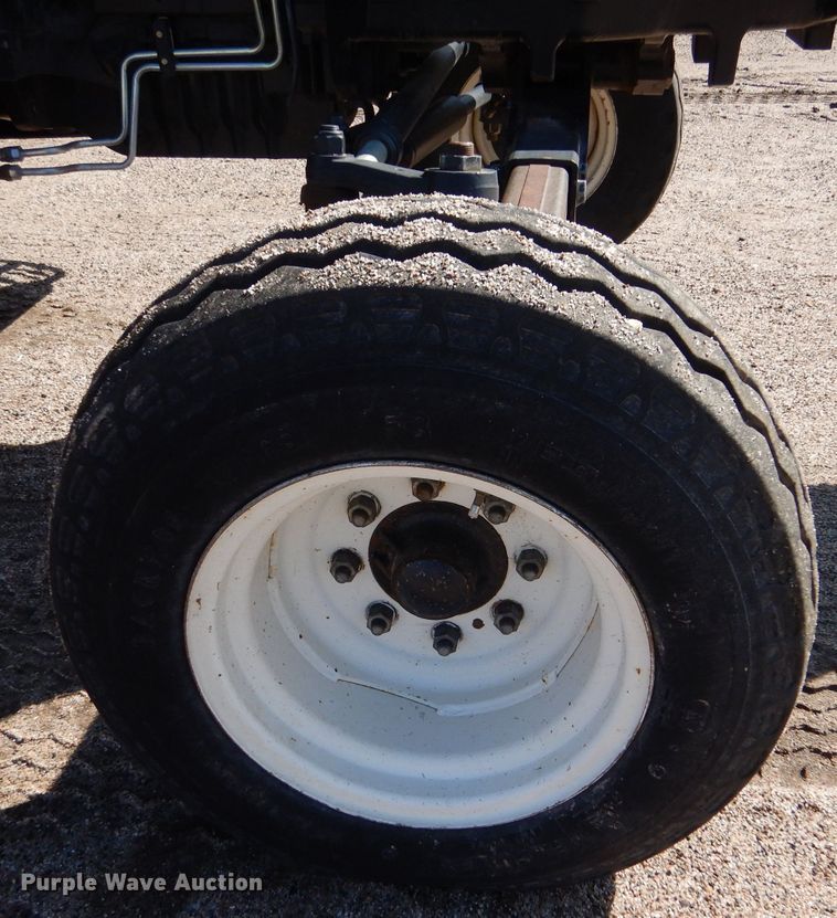 image for item LU9569 2009 New Holland T6020  tractor