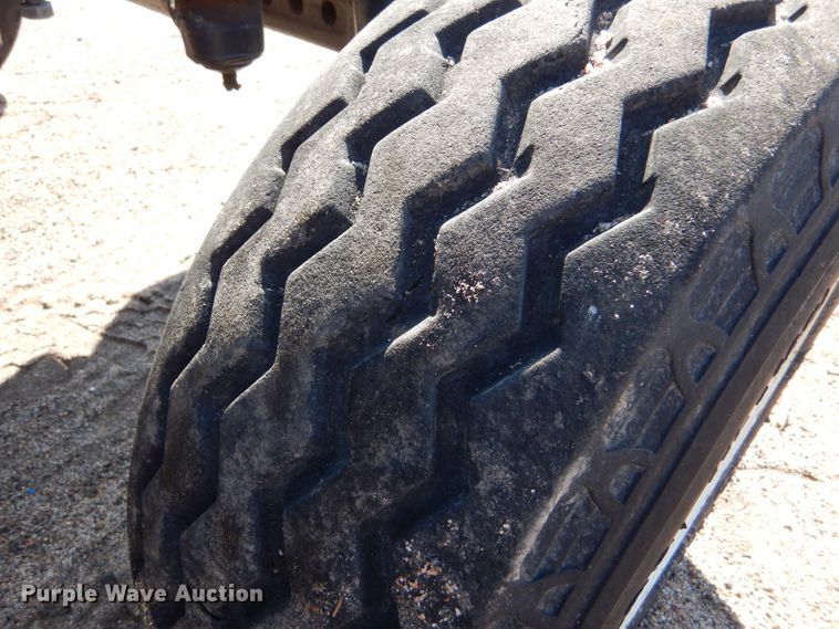 image for item LU9569 2009 New Holland T6020  tractor