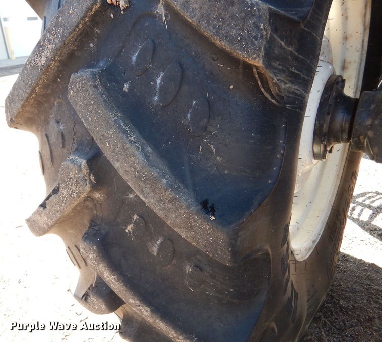 image for item LU9569 2009 New Holland T6020  tractor